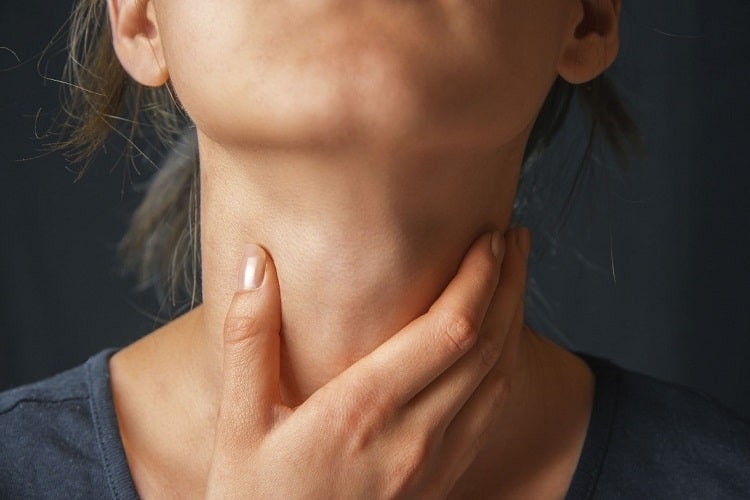 تورم گلو ناشی از حساسیت به کاپ قاعدگی